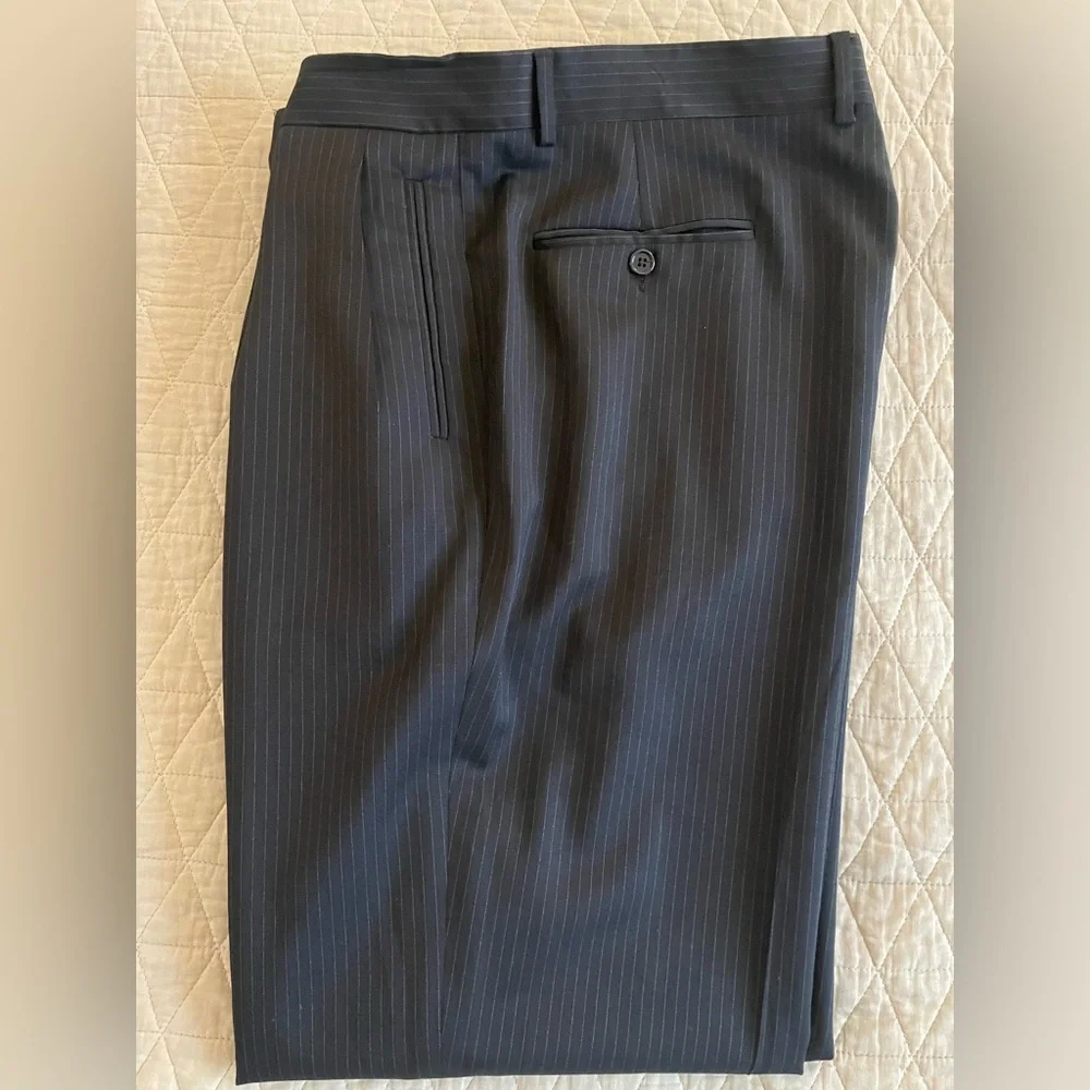 DONNA KARAN SIGNATURE Made in Italy Vintage 3-Button Fine Stripe Wool‎ Suit 46 R